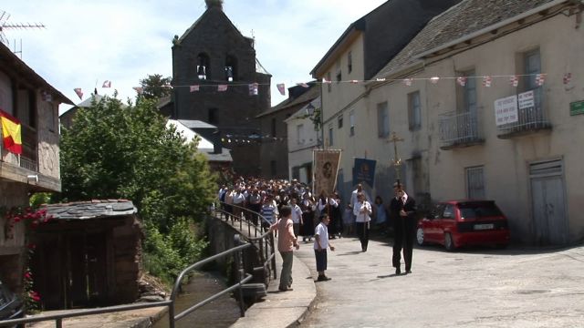 Procesión en el pueblo